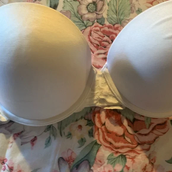 Victoria Secret Women’s Elegant White Strapless Bra Size 36 C - Picture 4 of 10